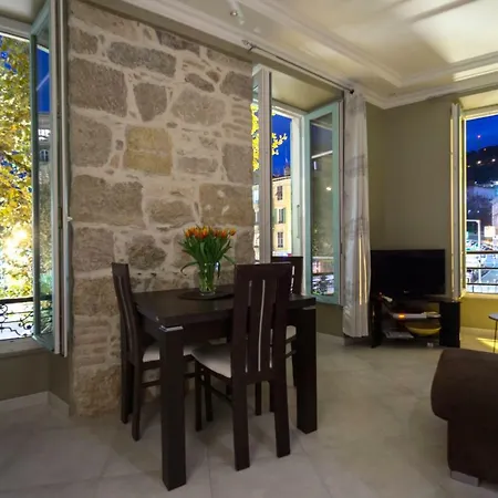 With Parking In Near The Harbor * Nizza