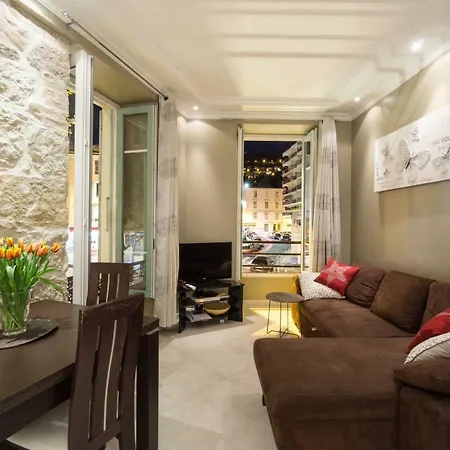Apartment With Parking In Near The Harbor *