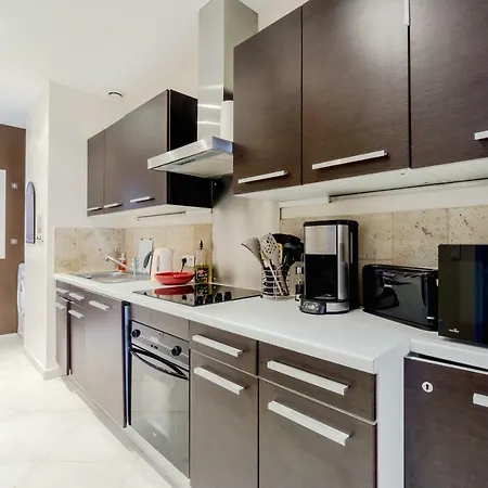 Apartment With Parking In Near The Harbor *