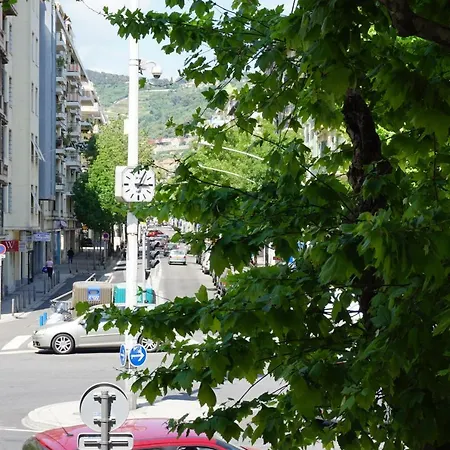 With Parking In Near The Harbor *