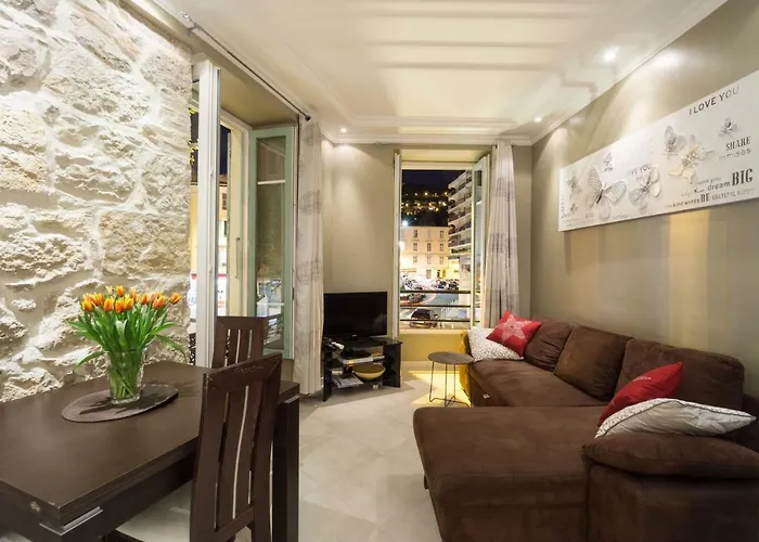 Apartment With Parking In Near The Harbor *