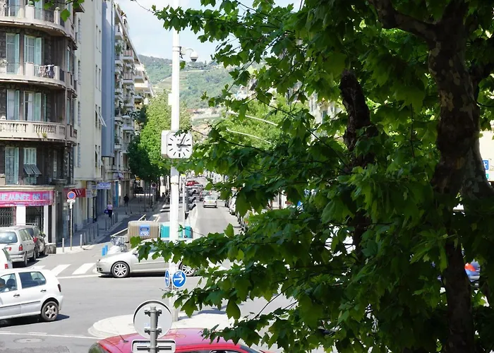 With Parking In Near The Harbor *